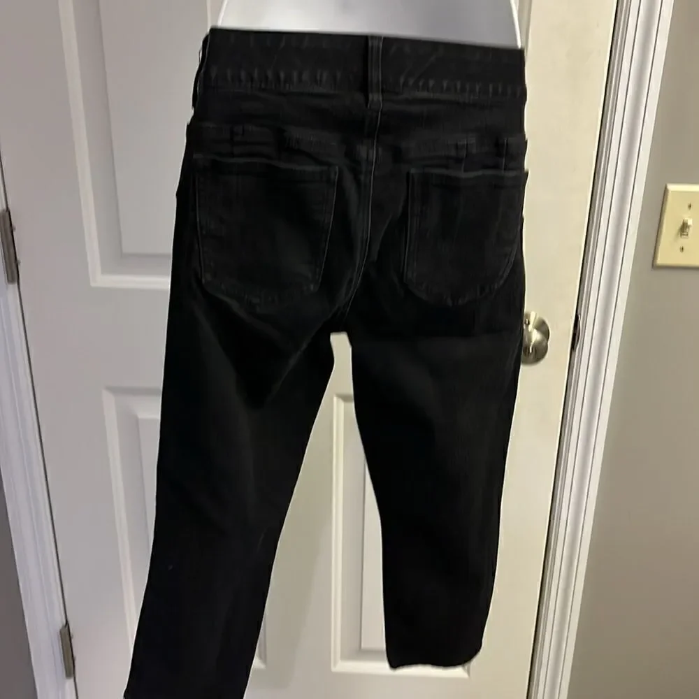 Torrid Black “Feel the Fit” Crop Bombshell Skinny Jeans- Size 10